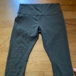 Army Green Wunder Under Full-On Luxtreme Crop
